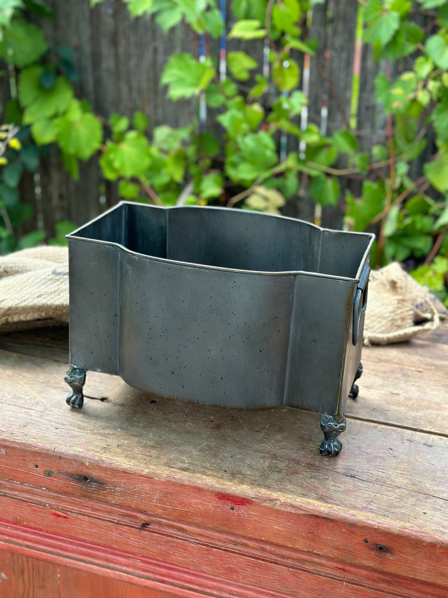 Metal - Rectangular Planter with Bowed Center and feet