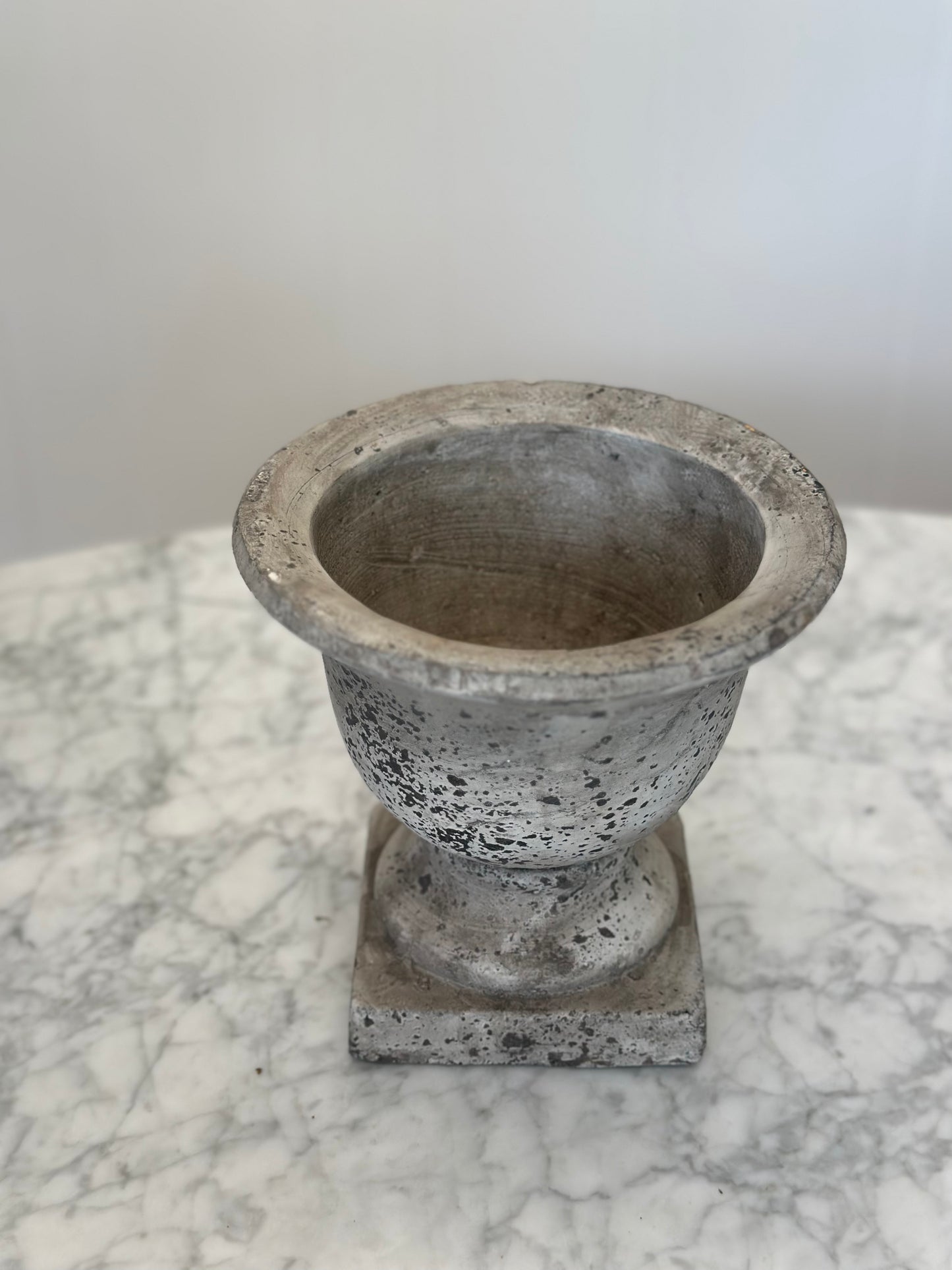 Tabletop - Cement urn