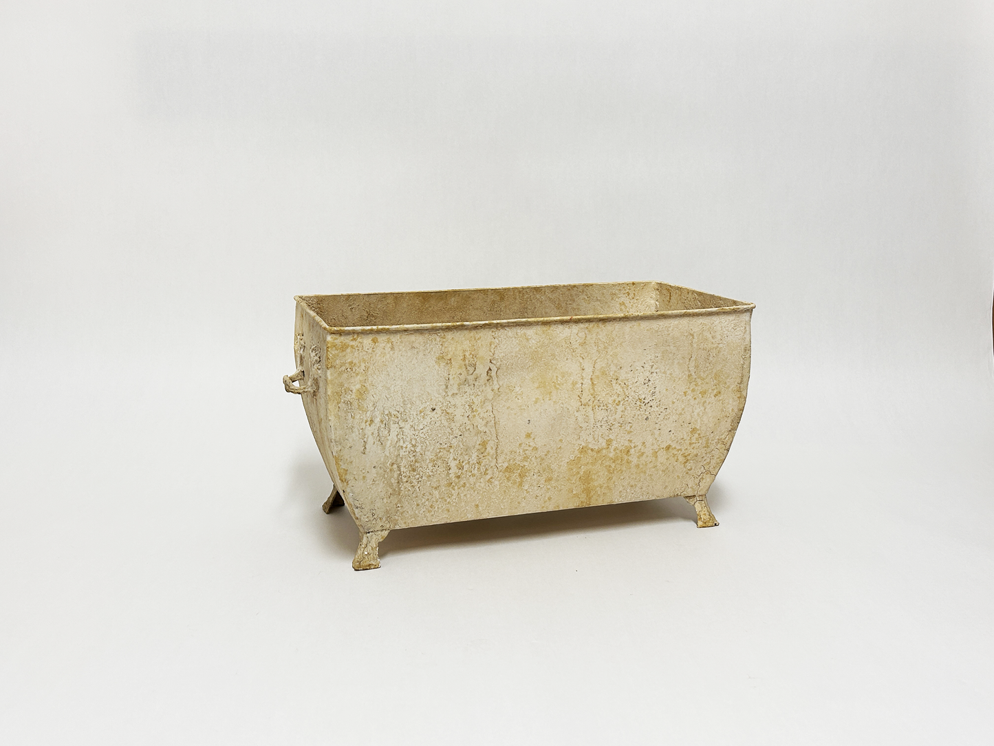 Metal rectangular planter