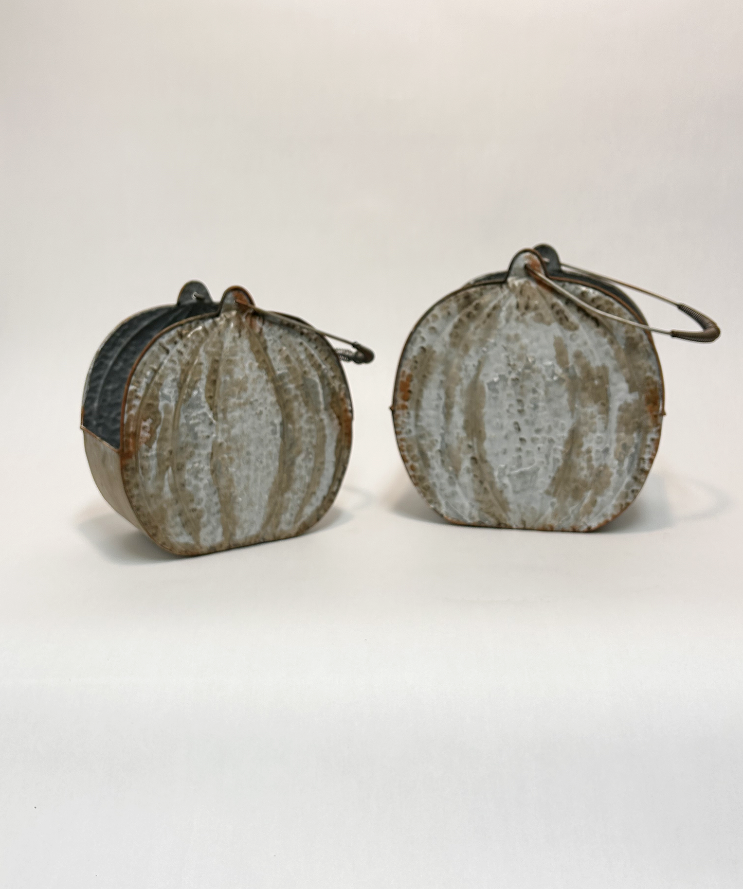 Metal - Pumpkin Planter with Handle Round